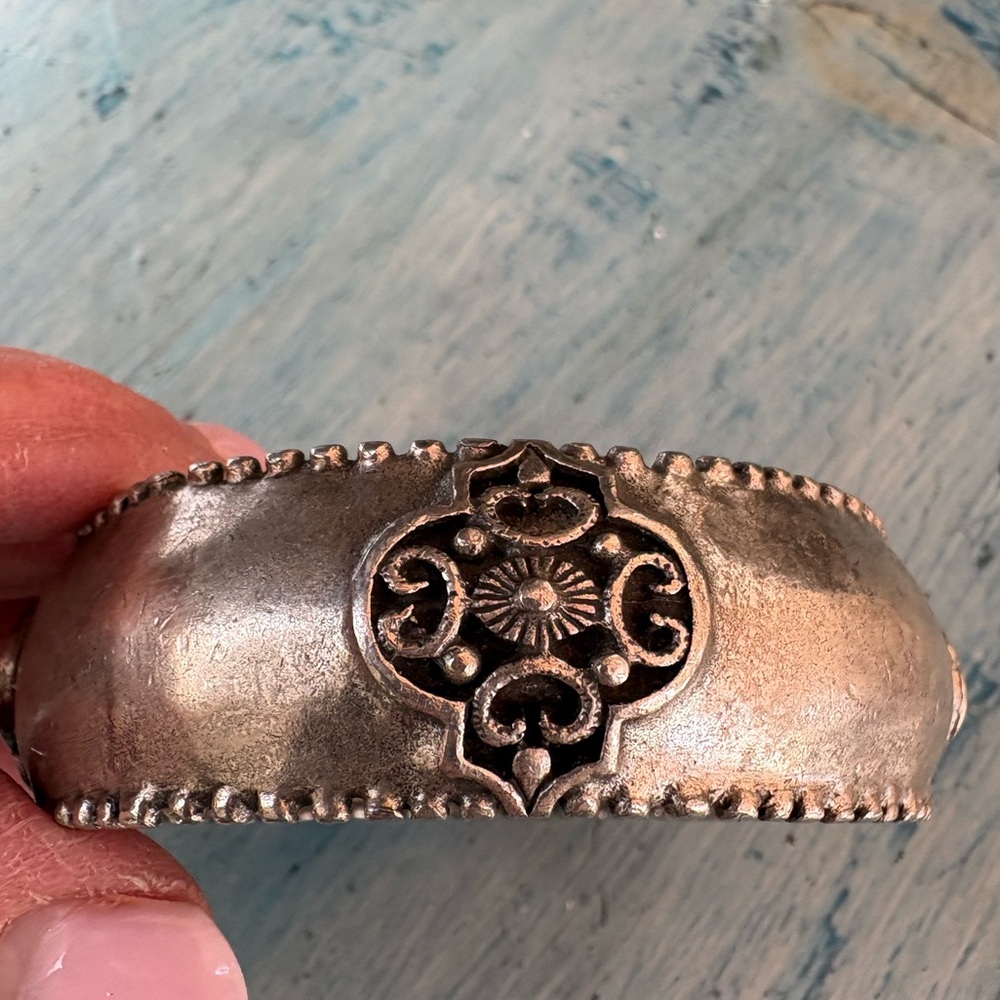 Pewter/Silver-Tone Bangle Bracelet with 4 Emblems on Sides & Raised Dots Edges - Picture 9 of 12